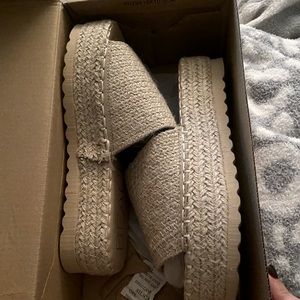 NEW Beach Sandals Size 7